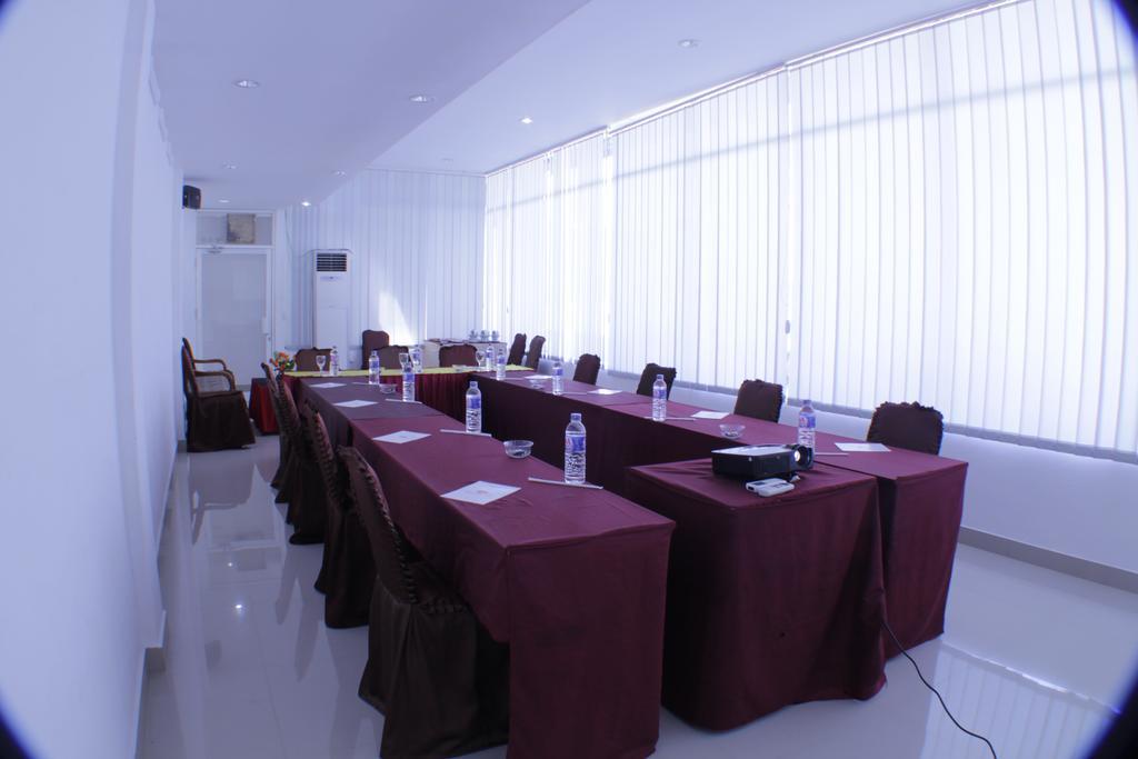 Grand Duta Hotel Palu Exteriér fotografie