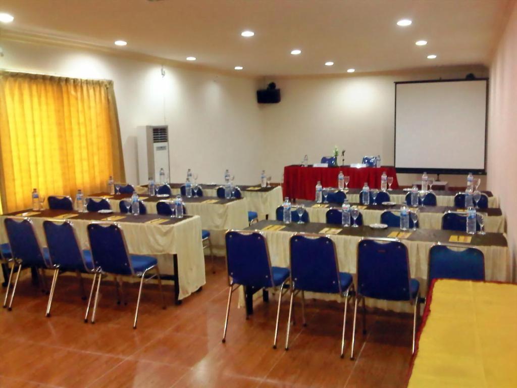 Grand Duta Hotel Palu Exteriér fotografie